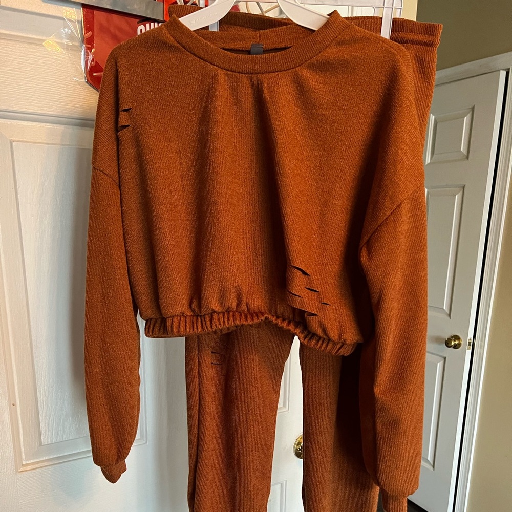 Carmel 2 piece distressed set